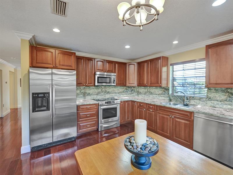 Image 7 of 43 For 9113 Vineyard Lake Dr