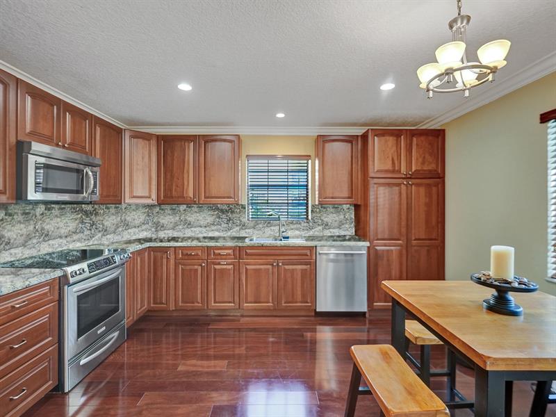 Image 8 of 43 For 9113 Vineyard Lake Dr