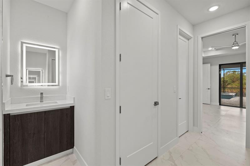 Image 17 of 41 For 10123 Boylston Street