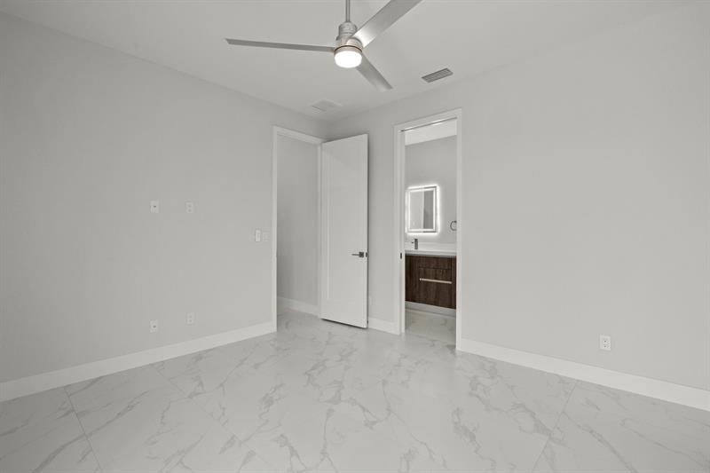 Image 21 of 41 For 10123 Boylston Street