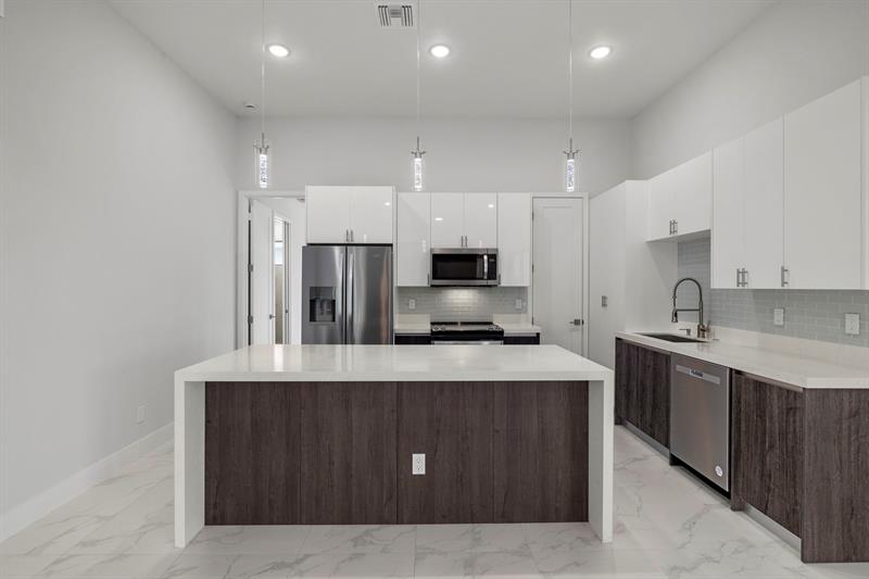 Image 9 of 41 For 10123 Boylston Street