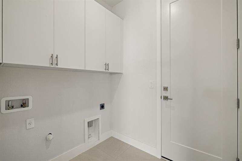 Image 15 of 40 For 14431 Artesia Avenue