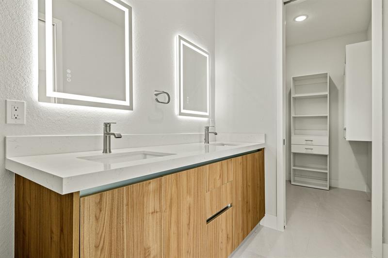 Image 21 of 40 For 14431 Artesia Avenue