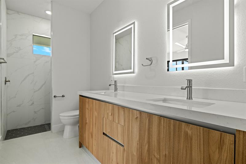 Image 22 of 40 For 14431 Artesia Avenue