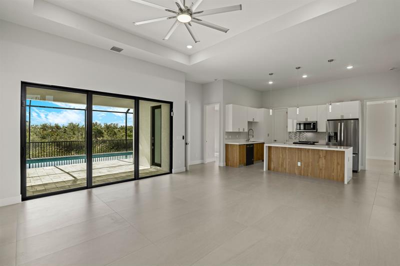 Image 6 of 40 For 14431 Artesia Avenue