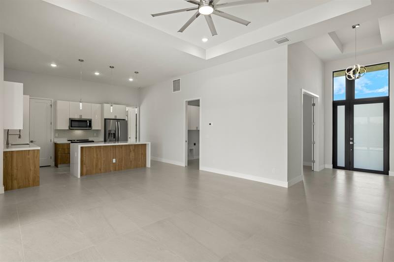Image 7 of 40 For 14431 Artesia Avenue