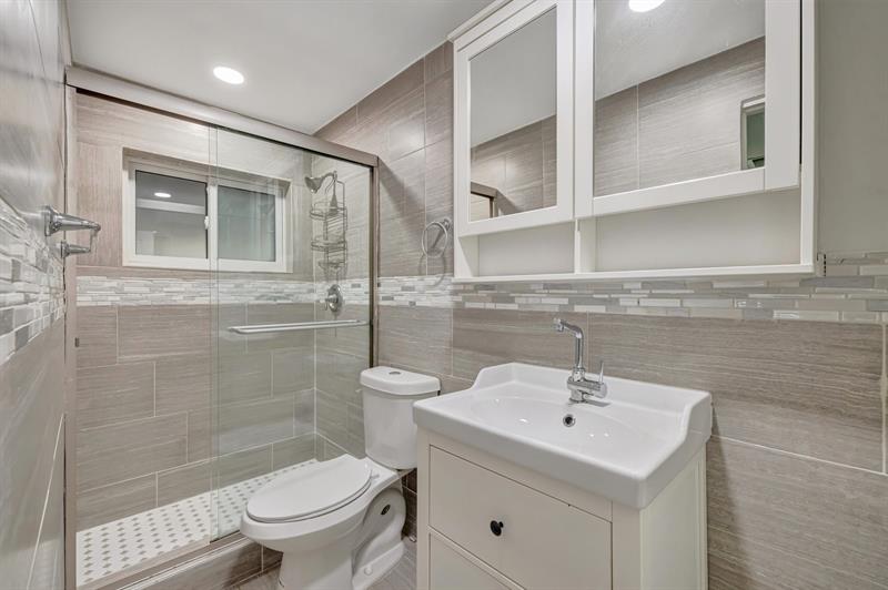 Image 33 of 52 For 1506 3rd Ave