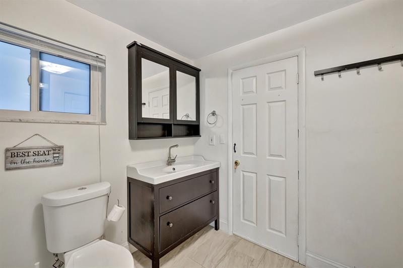 Image 42 of 52 For 1506 3rd Ave
