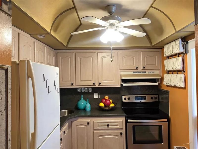 Image 4 of 19 For 6161 57th Ct  204