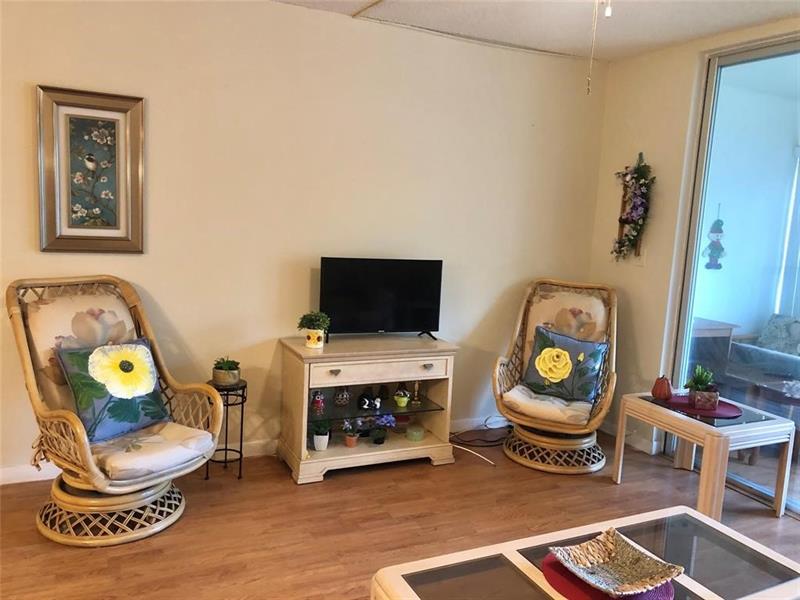 Image 7 of 19 For 6161 57th Ct  204