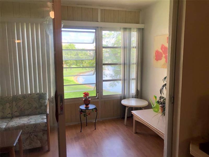 Image 8 of 19 For 6161 57th Ct  204