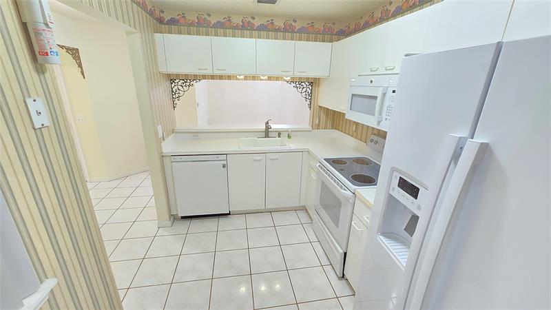 Image 3 of 32 For 4915 32nd Ave