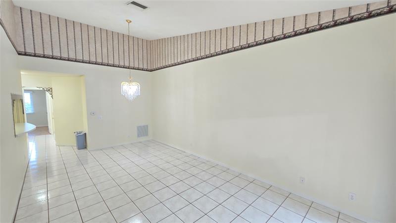 Image 4 of 32 For 4915 32nd Ave
