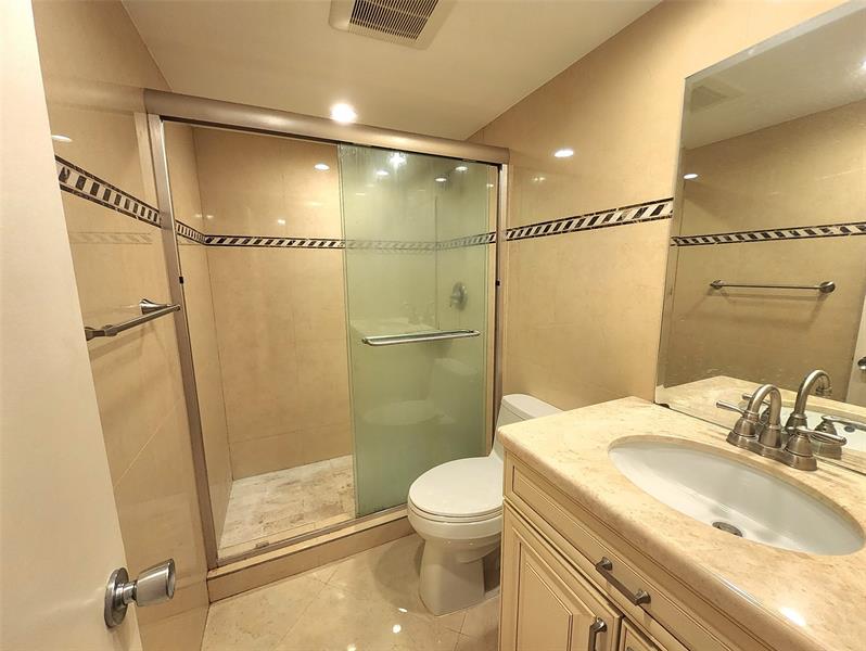 Image 9 of 23 For 3151 Palm Aire Dr  309