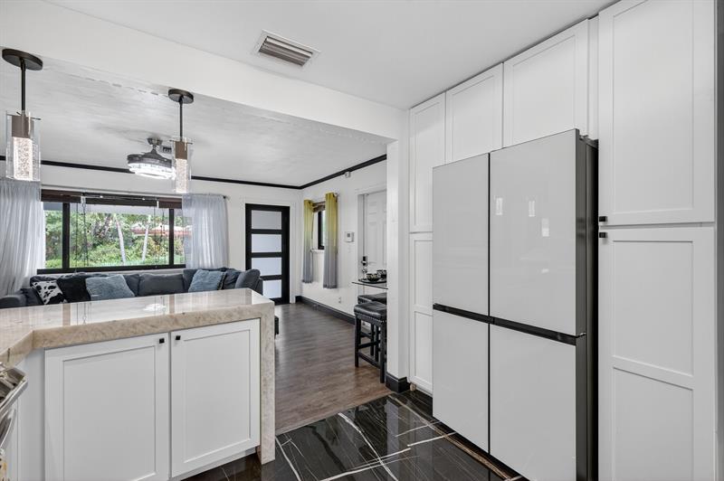 Image 12 of 52 For 4660 3rd Ave