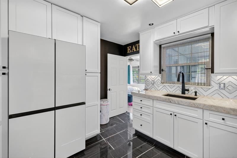 Image 13 of 52 For 4660 3rd Ave