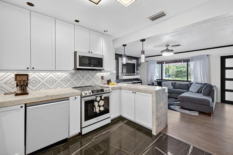 Image 6 of 52 For 4660 3rd Ave
