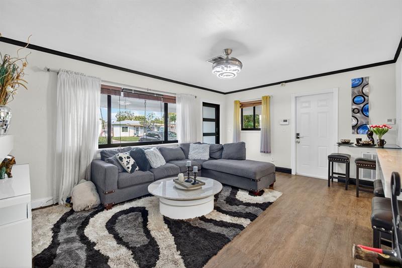 Image 8 of 52 For 4660 3rd Ave