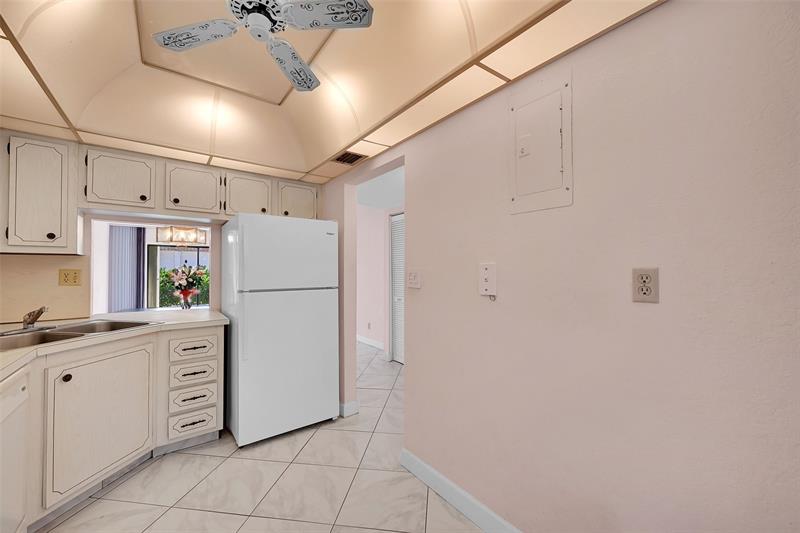 Image 15 of 34 For 860 6th Ave  304
