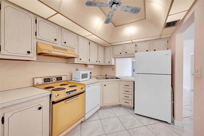 Image 16 of 34 For 860 6th Ave  304