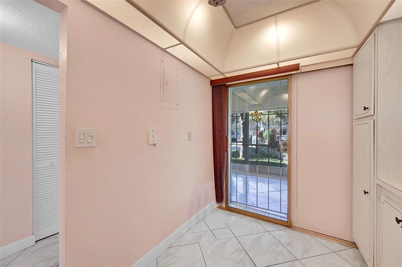 Image 17 of 34 For 860 6th Ave  304