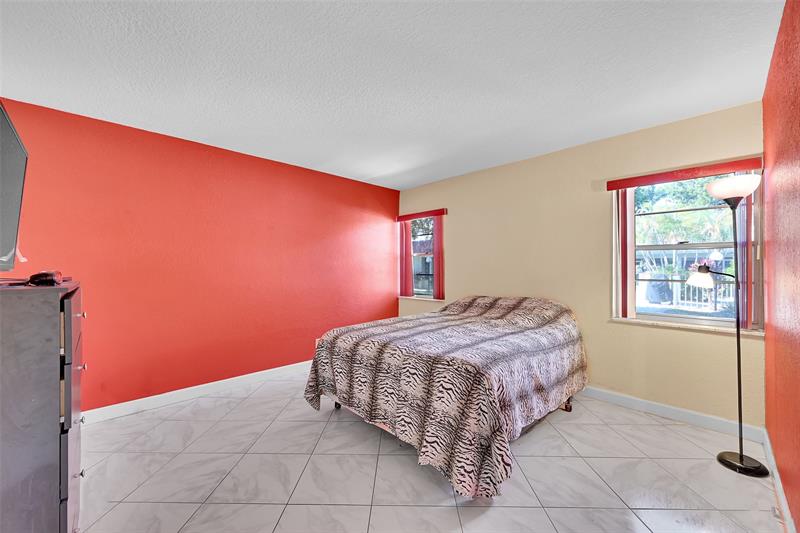Image 18 of 34 For 860 6th Ave  304