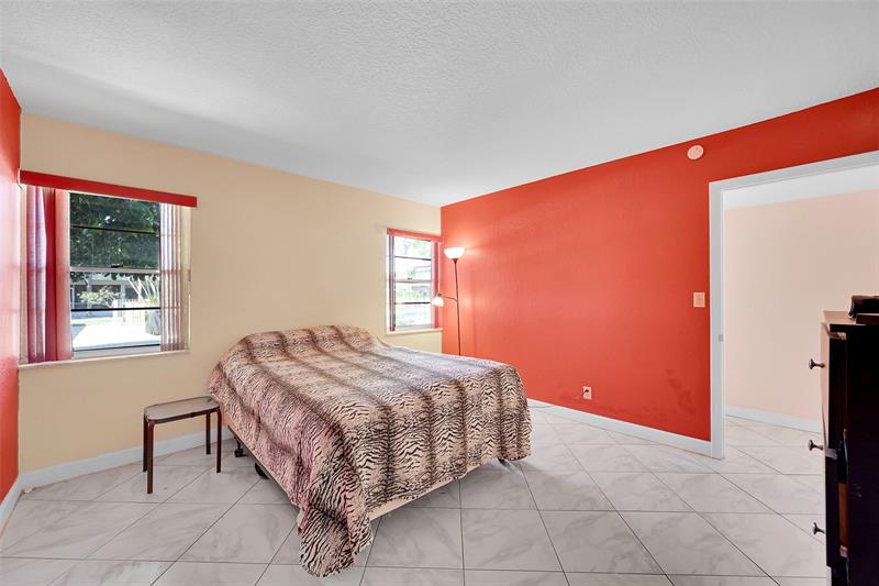 Image 19 of 34 For 860 6th Ave  304