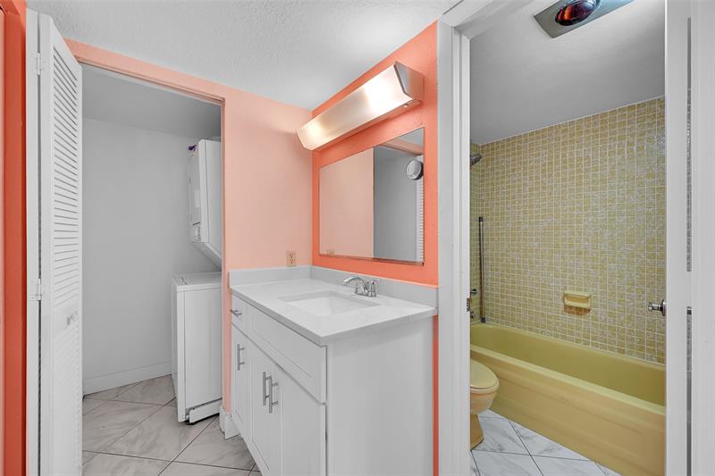Image 22 of 34 For 860 6th Ave  304