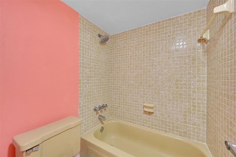 Image 24 of 34 For 860 6th Ave  304