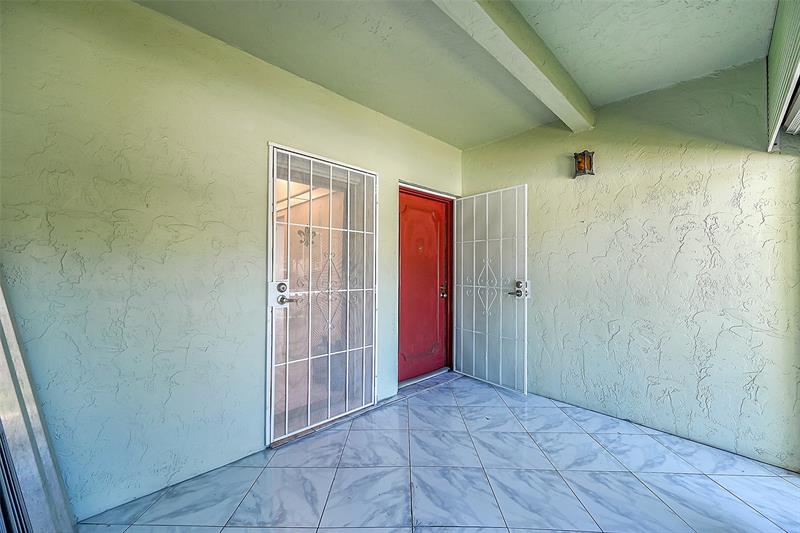 Image 3 of 34 For 860 6th Ave  304