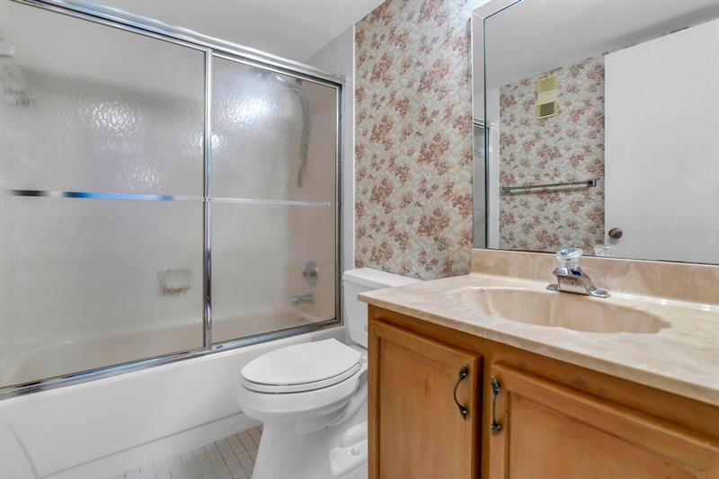 Image 15 of 30 For 7730 50th St  509