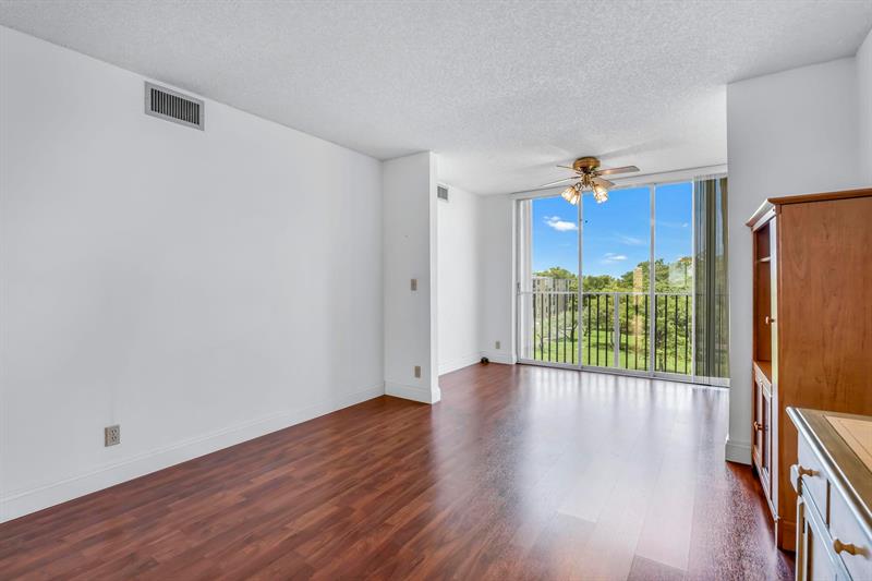 Image 20 of 30 For 7730 50th St  509