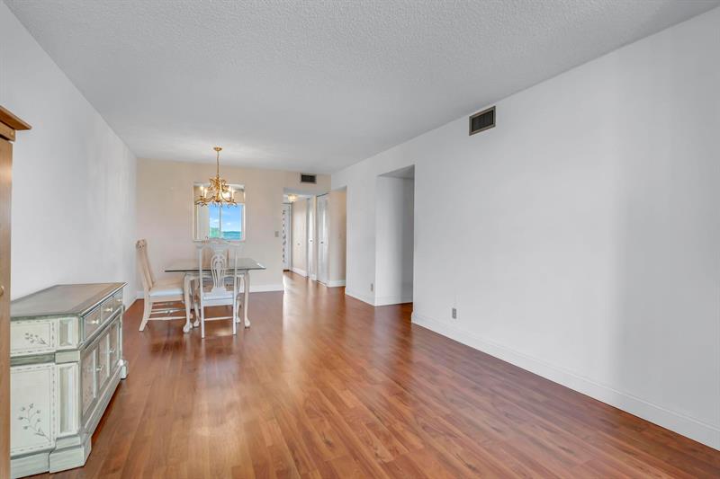Image 22 of 30 For 7730 50th St  509