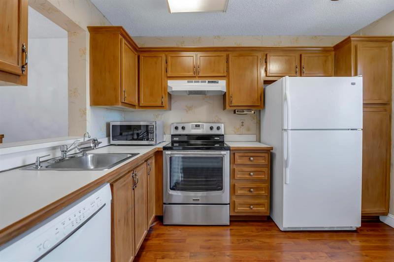 Image 5 of 30 For 7730 50th St  509