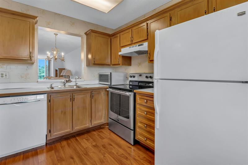 Image 8 of 30 For 7730 50th St  509