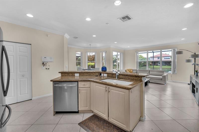 Image 16 of 67 For 16389 31st St