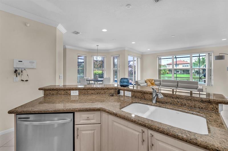 Image 17 of 67 For 16389 31st St
