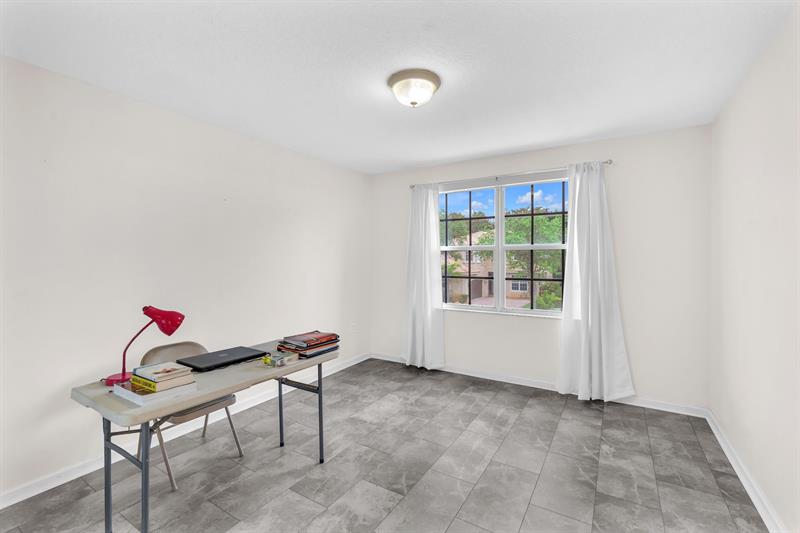 Image 33 of 67 For 16389 31st St