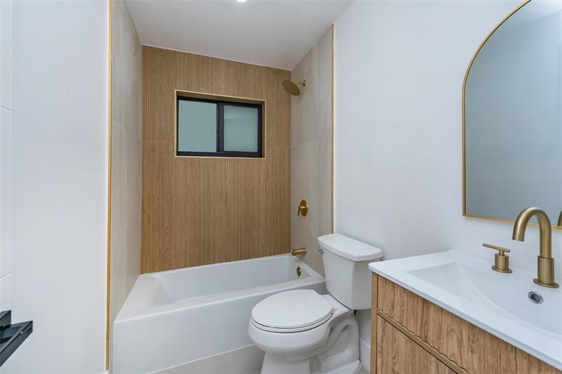Image 17 of 35 For 18101 84th Ave