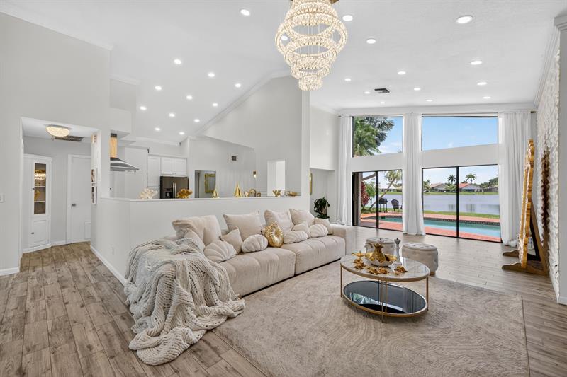 Image 11 of 69 For 1661 Oak Knoll Cir