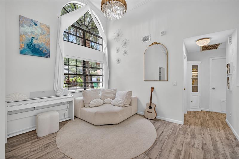 Image 12 of 69 For 1661 Oak Knoll Cir