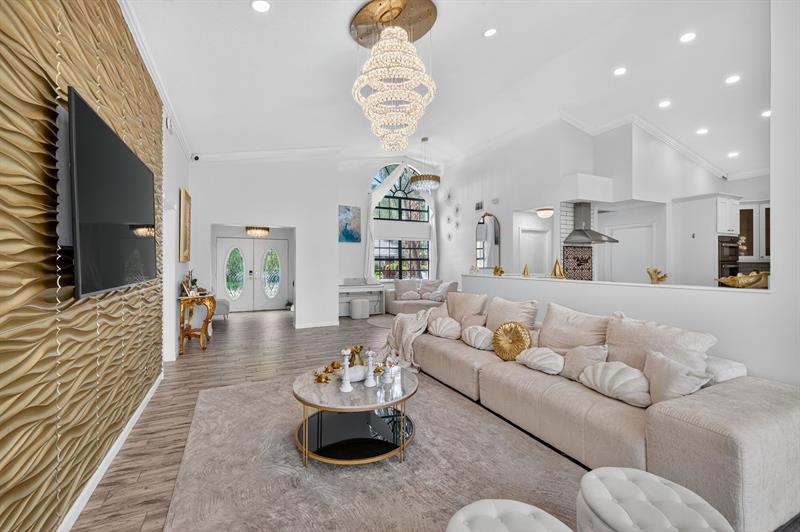 Image 15 of 69 For 1661 Oak Knoll Cir