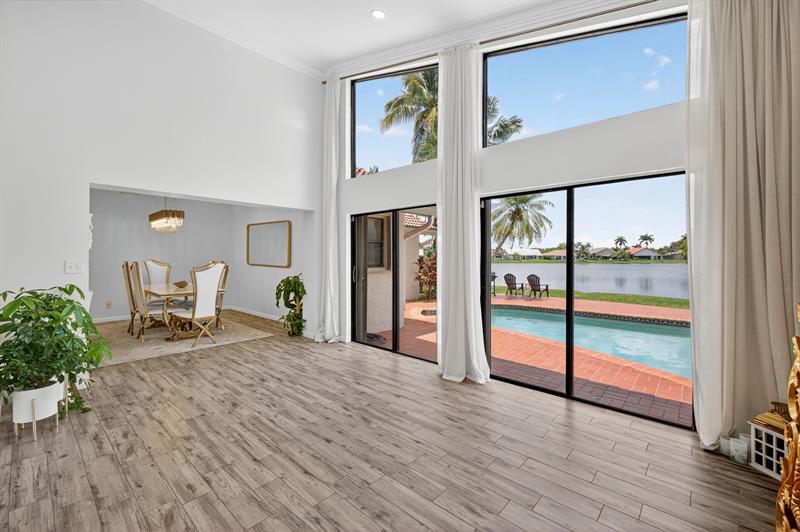 Image 16 of 69 For 1661 Oak Knoll Cir