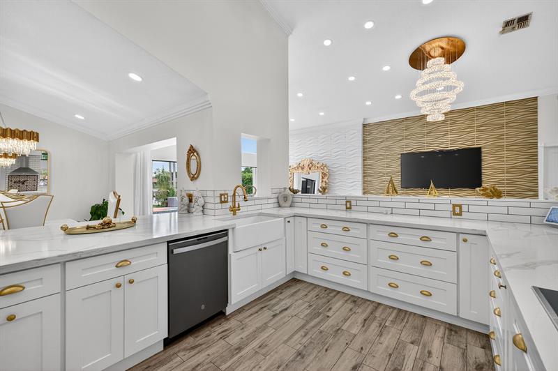 Image 23 of 69 For 1661 Oak Knoll Cir