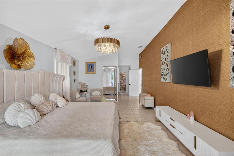 Image 31 of 69 For 1661 Oak Knoll Cir