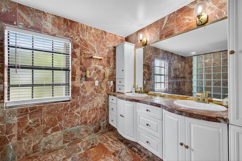 Image 32 of 69 For 1661 Oak Knoll Cir
