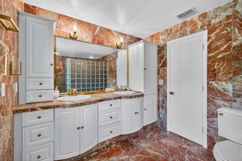 Image 33 of 69 For 1661 Oak Knoll Cir