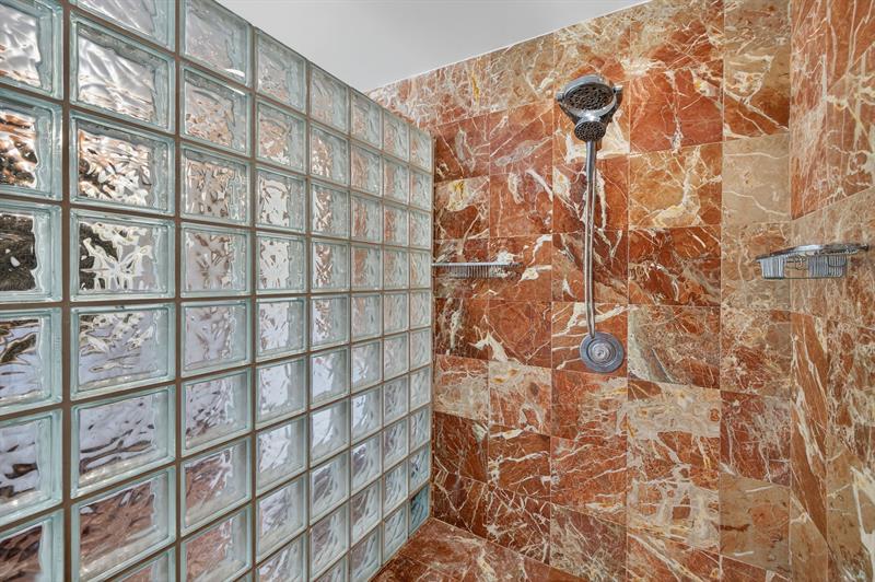 Image 34 of 69 For 1661 Oak Knoll Cir