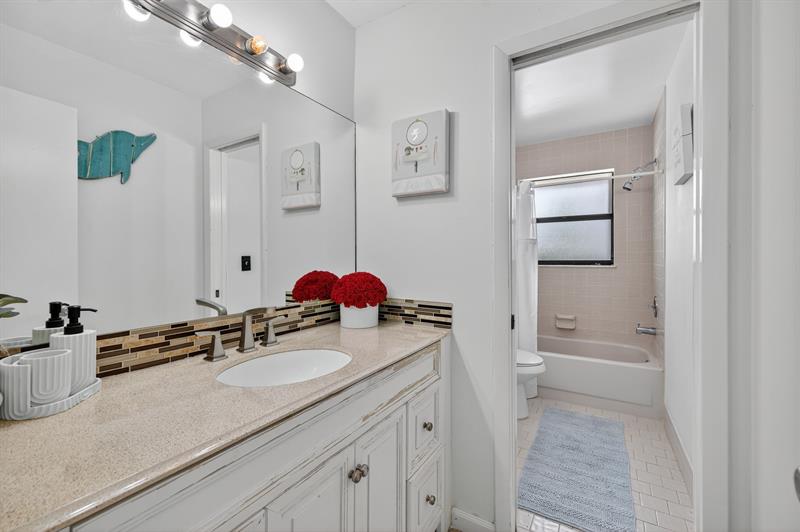 Image 41 of 69 For 1661 Oak Knoll Cir