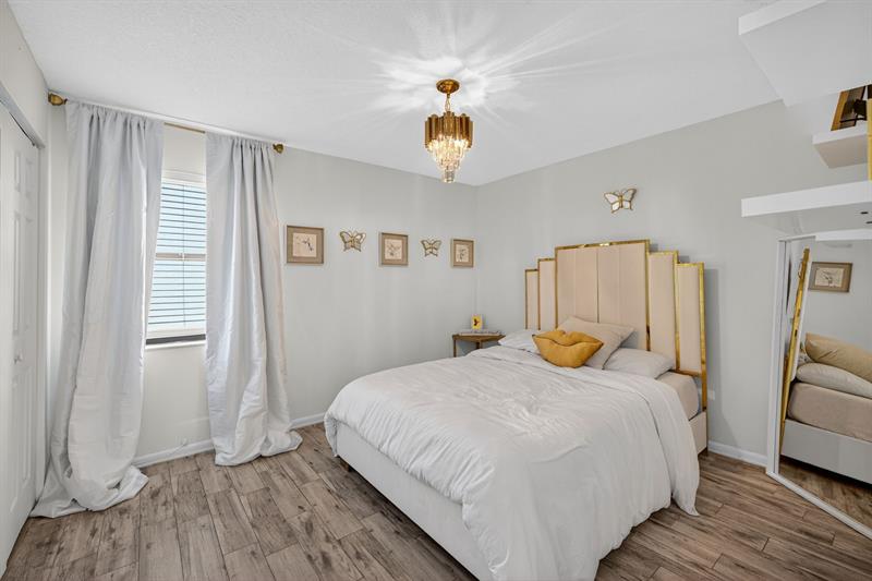 Image 43 of 69 For 1661 Oak Knoll Cir
